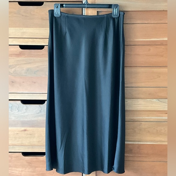 Chico’s Size 0 (Standard Size 4) Solid Satin Bias Cut Skirt - Picture 3 of 7